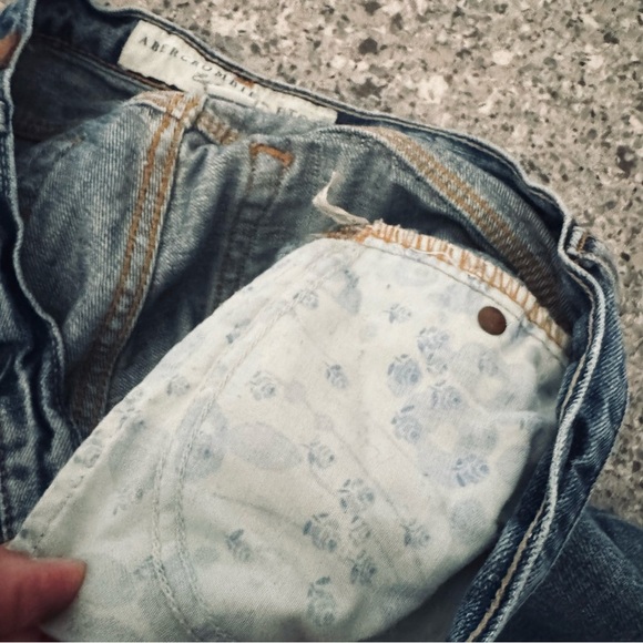 Abercrombie & Fitch Blue Straight Leg Jeans - Size 2R โญ๐ - Picture 6 of 6